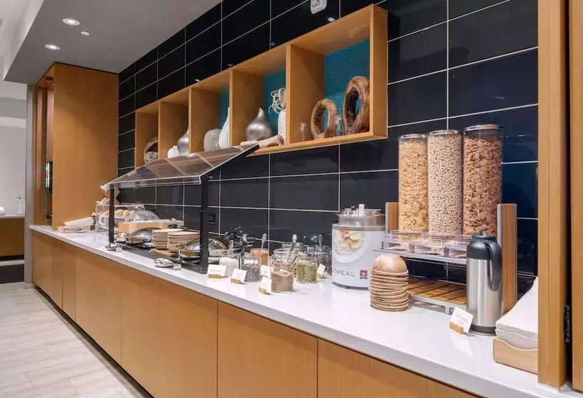 هتل Springhill Suites By Marriott Charlotte Airport Lake Pointe