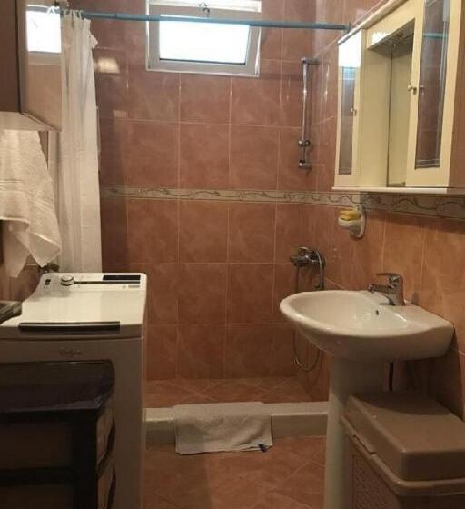 Monténégro Dans Un Site Exceptionnel Loue Des Hébergements Supérieurs Face Mer Avec Plage Privée à C