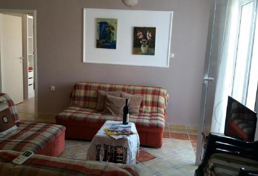 Monténégro Dans Un Site Exceptionnel Loue Des Hébergements Supérieurs Face Mer Avec Plage Privée à C