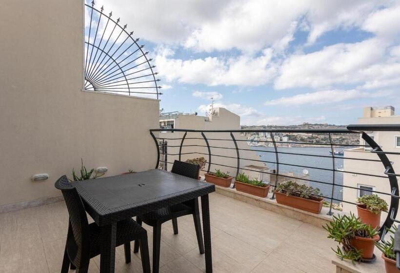 Sea View Apartment In St Paul S Bay