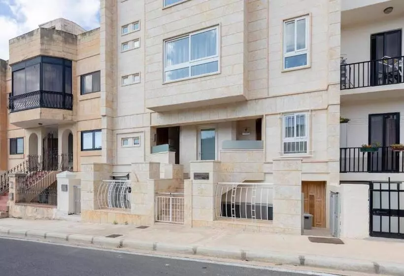 Sea View Apartment In St Paul S Bay