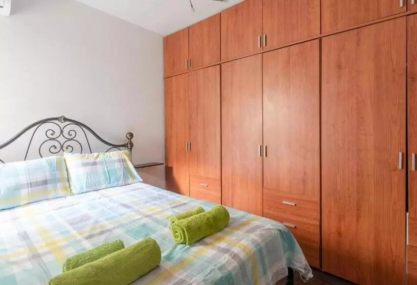 Sea View Apartment In St Paul S Bay