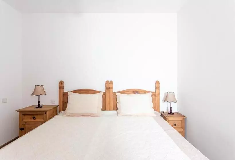 Sea View Apartment In St Paul S Bay