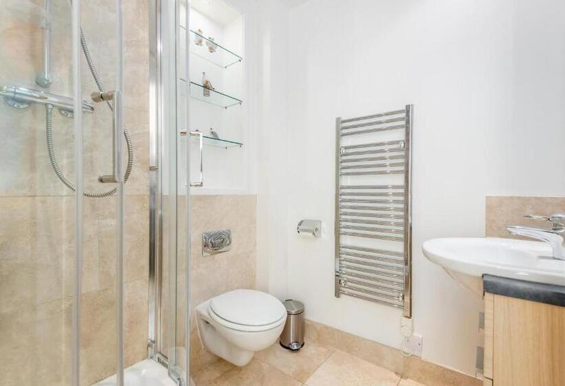 The Argyle Apartment   Luxury   Parking