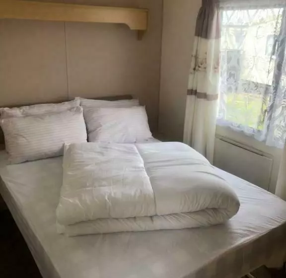 A4 The Chase 6 Berth Pet Friendly Caravan With Decking