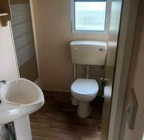 A4 The Chase 6 Berth Pet Friendly Caravan With Decking