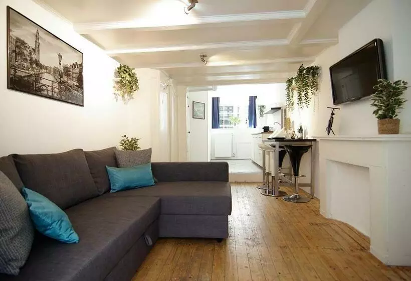 تختخواب و صبحانه Cosy Apartment Right In The City Center With Airco!