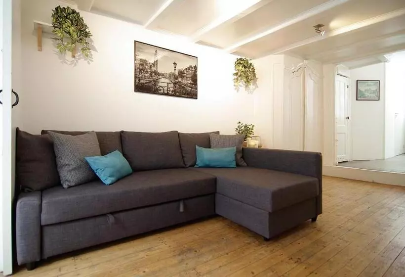 تختخواب و صبحانه Cosy Apartment Right In The City Center With Airco!