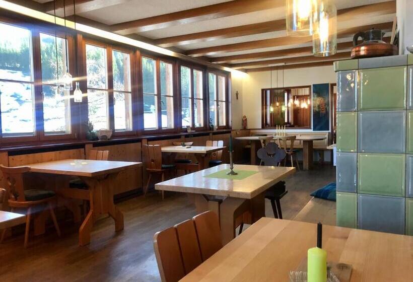 住宿加早餐  Sporthostel Rössle