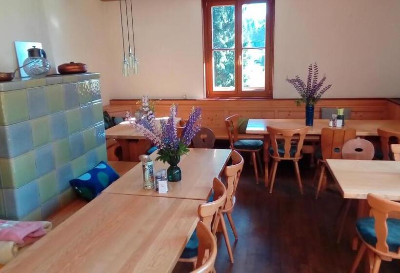 住宿加早餐  Sporthostel Rössle