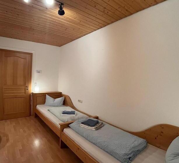 住宿加早餐  Sporthostel Rössle