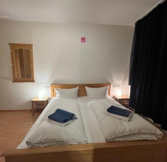 住宿加早餐  Sporthostel Rössle