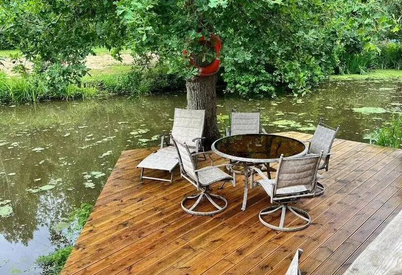 Cackle Hill Lakes, Kingfisher Lodge