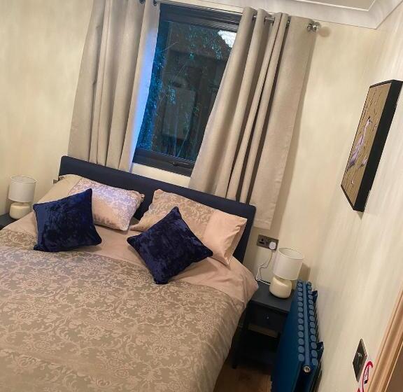 Cackle Hill Lakes, Kingfisher Lodge