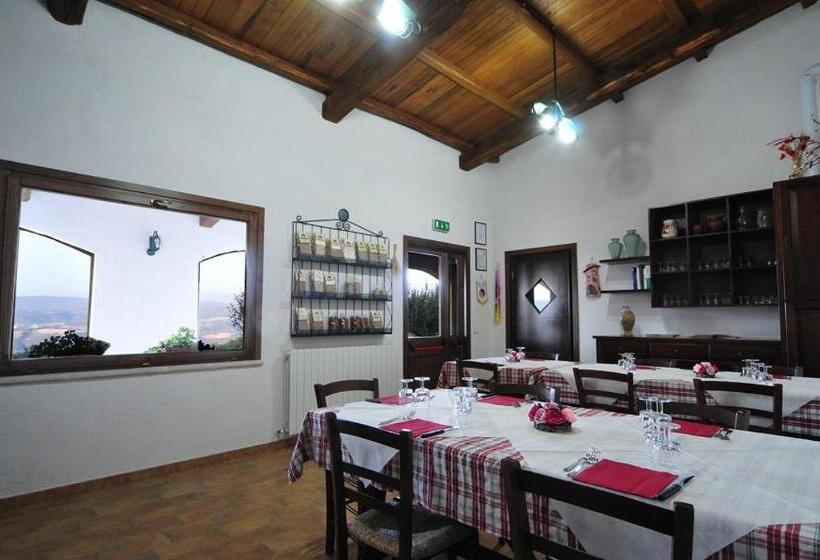 هتل Agriturismo Casale Sant Antonio