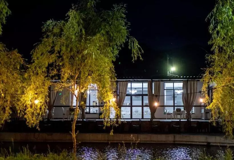 ペンション Complex Pescăresc Gura Repezii Borșa