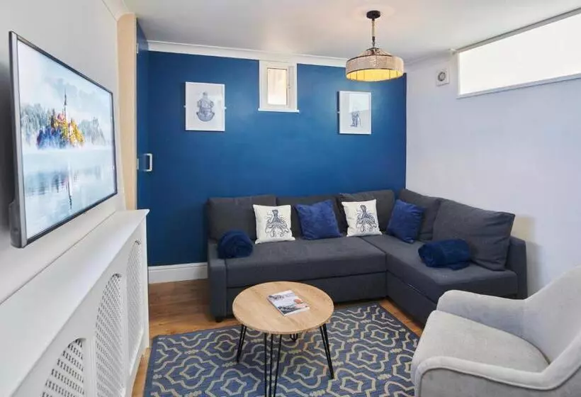 Refurbished Seaside Retreat In The Heart Of Cromer