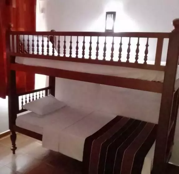 تختخواب و صبحانه Rose Villa Colombo 5