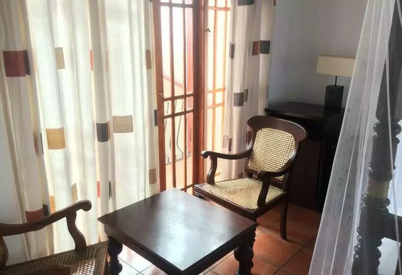 تختخواب و صبحانه Rose Villa Colombo 5