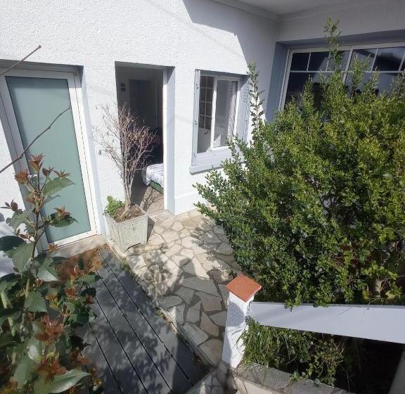 Chambre Meublée Indépendante, Avec Piscine Et Jardin, 1 Lit Pour 2 Personnes Direct Gare Aéroport