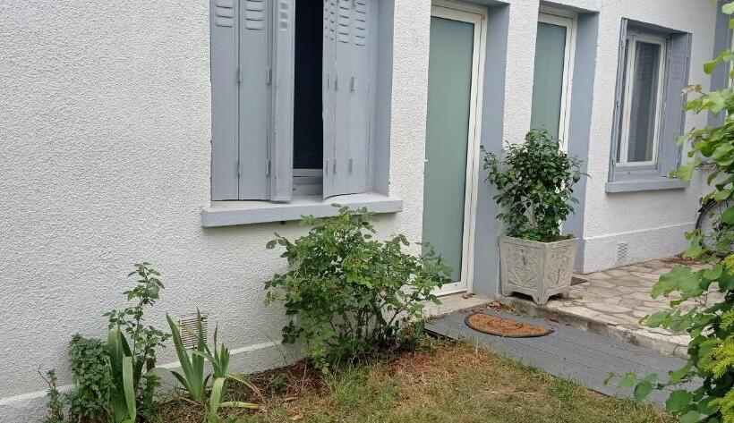 Chambre Meublée Indépendante, Avec Piscine Et Jardin, 1 Lit Pour 2 Personnes Direct Gare Aéroport