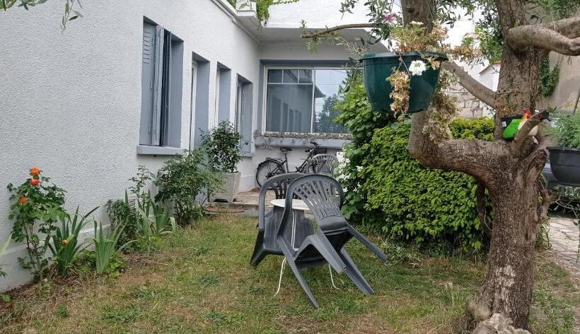 Chambre Meublée Indépendante, Avec Piscine Et Jardin, 1 Lit Pour 2 Personnes Direct Gare Aéroport