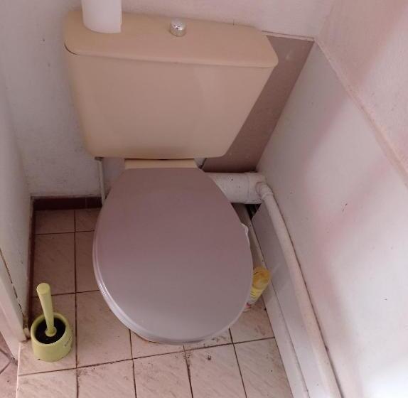 Chambre Meublée Indépendante, Avec Piscine Et Jardin, 1 Lit Pour 2 Personnes Direct Gare Aéroport