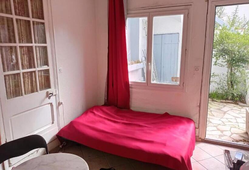 Chambre Meublée Indépendante, Avec Piscine Et Jardin, 1 Lit Pour 2 Personnes Direct Gare Aéroport