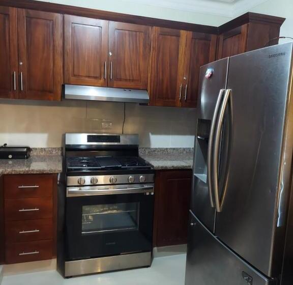 Hermosa Casa Urbanización Jardines Del Norte