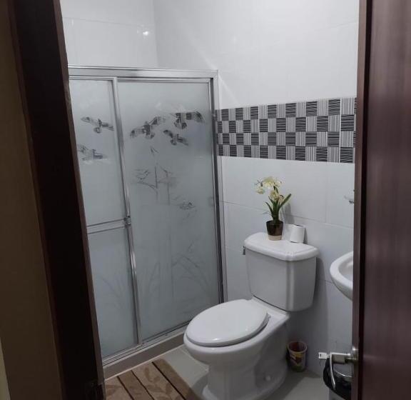 Hermosa Casa Urbanización Jardines Del Norte