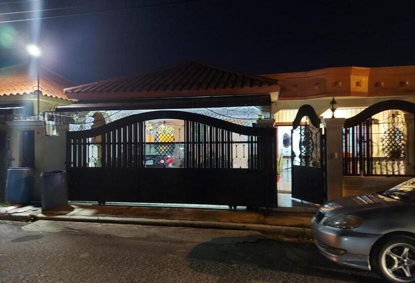 Hermosa Casa Urbanización Jardines Del Norte