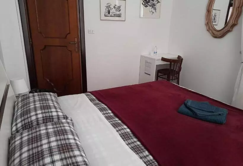 تختخواب و صبحانه La Casetta Di Nives