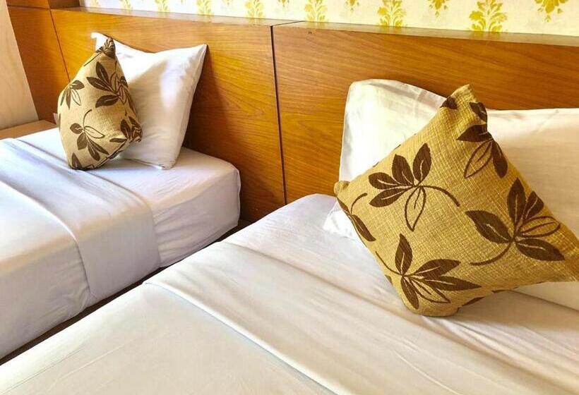 בית מלון כפרי Andaman Resort