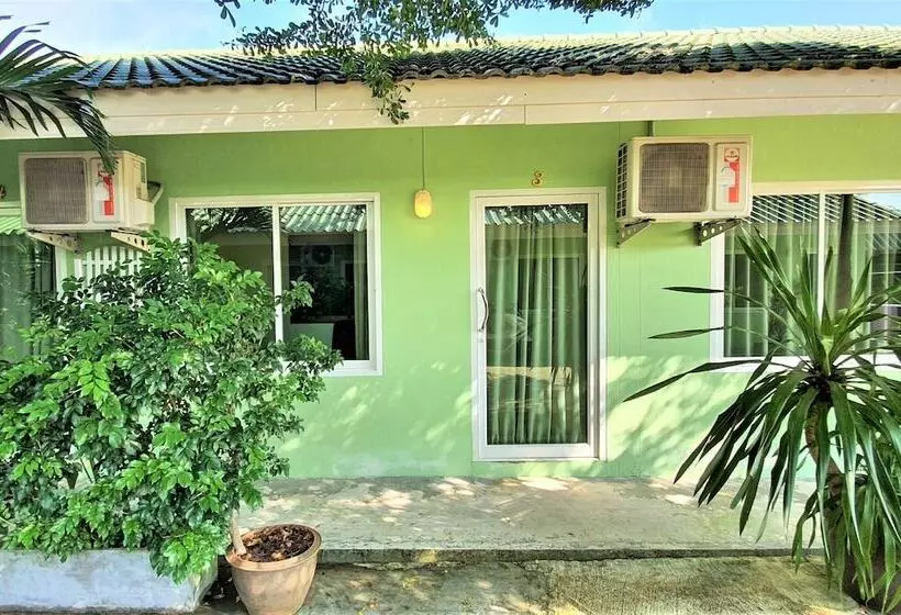 Hotelli Chalong Stay Well By Palai Seafood