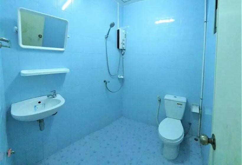 Hotelli Chalong Stay Well By Palai Seafood