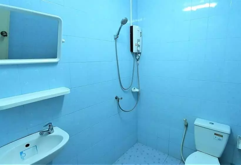 Hotelli Chalong Stay Well By Palai Seafood