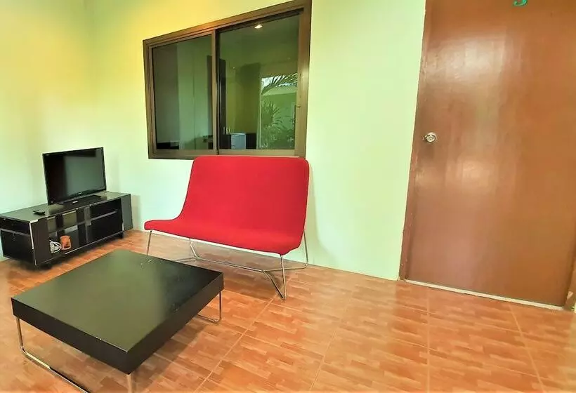 Hotelli Chalong Stay Well By Palai Seafood