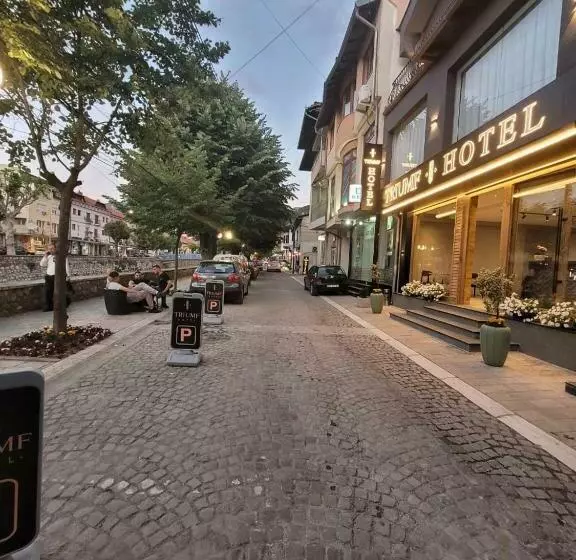 هتل Triumf