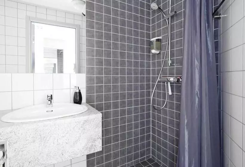 Hasse På Sjökanten Hotell & Restaurang