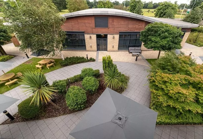 Отель Hilton Garden Inn London Heathrow Airport