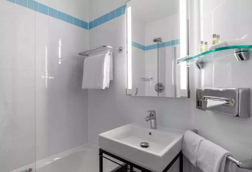 Отель Hilton Garden Inn London Heathrow Airport