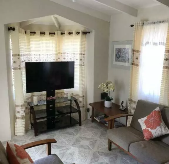 هتل Hopeville Guest House