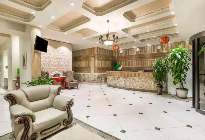 호텔 Ramada By Wyndham Flushing Queens