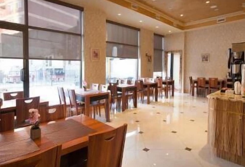 בית מלון כפרי Ramada By Wyndham Flushing Queens