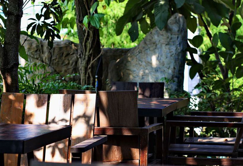 فندق The Balcony Chiang Mai Village