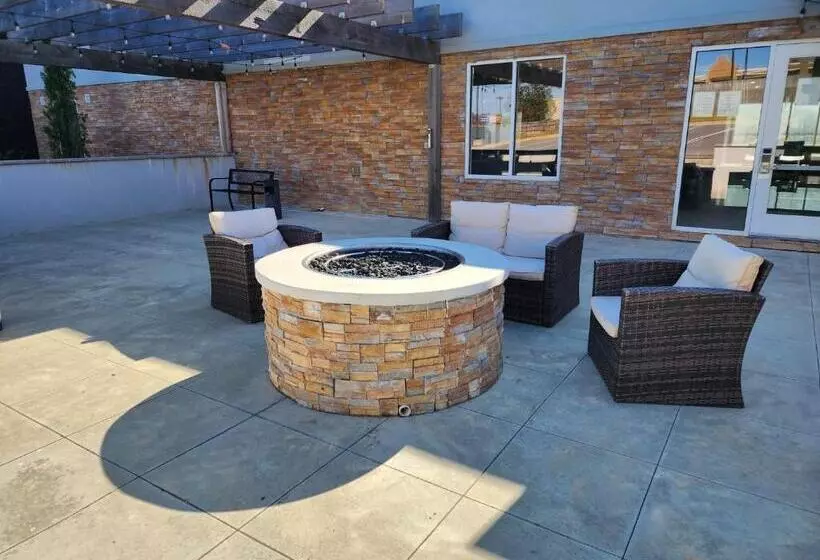 Motelli Country Inn & Suites By Radisson, Macon West, Ga