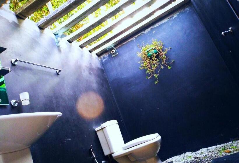 پانسیون Little Birds Safari Lodge