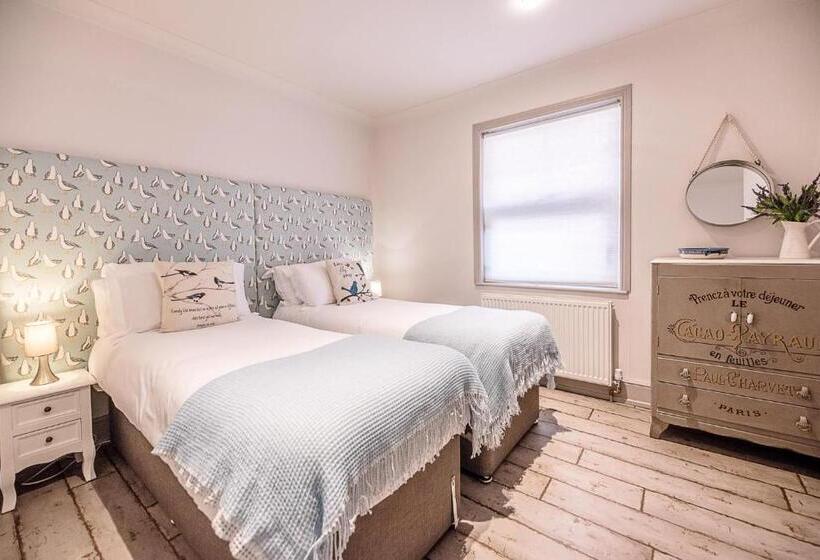 Saxon Lodge Cottage Felixstowe Air Manage Suffolk