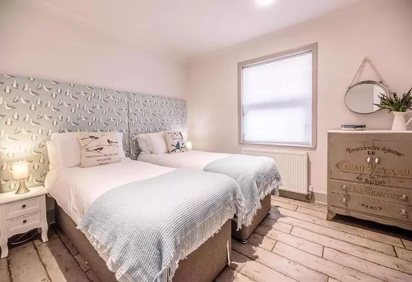 Saxon Lodge Cottage Felixstowe Air Manage Suffolk