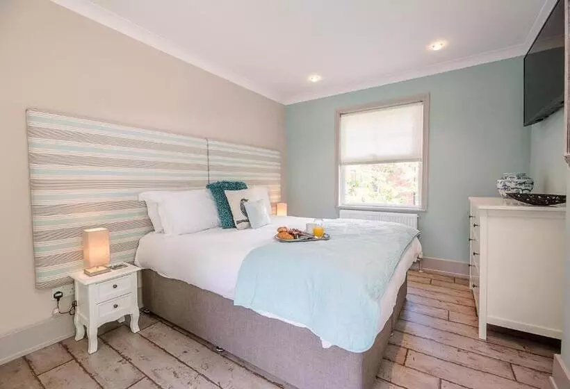 Saxon Lodge Cottage Felixstowe Air Manage Suffolk